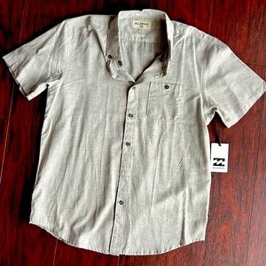 Billabong men’s gray, medium short sleeve button up shirt